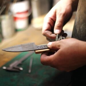 fabrication artisanale de couteau de cuisine - coutellerie Dravet Marseille